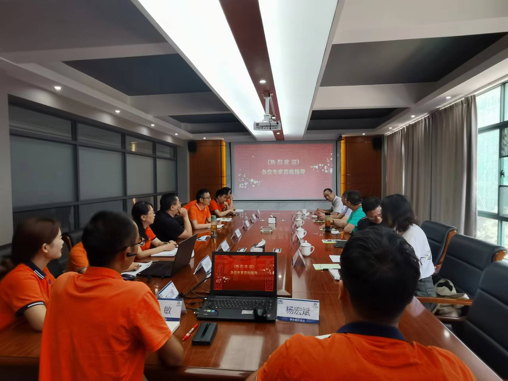 昆明市住房和城鄉(xiāng)建設(shè)局專項(xiàng)檢查組蒞臨公司開(kāi)展雙隨機(jī)檢查活動(dòng)